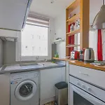 Studio Apartment-4P -Pierre Leve With Netflix