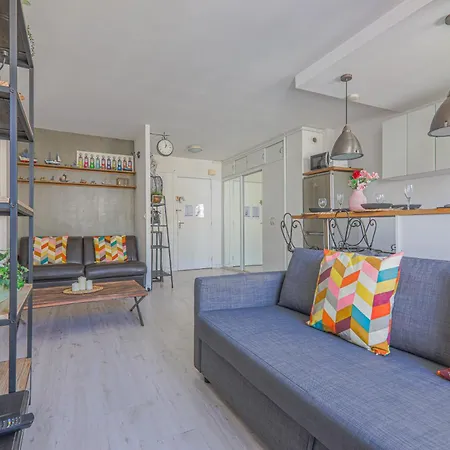 Apartment-4p -pierre Leve With Netflix